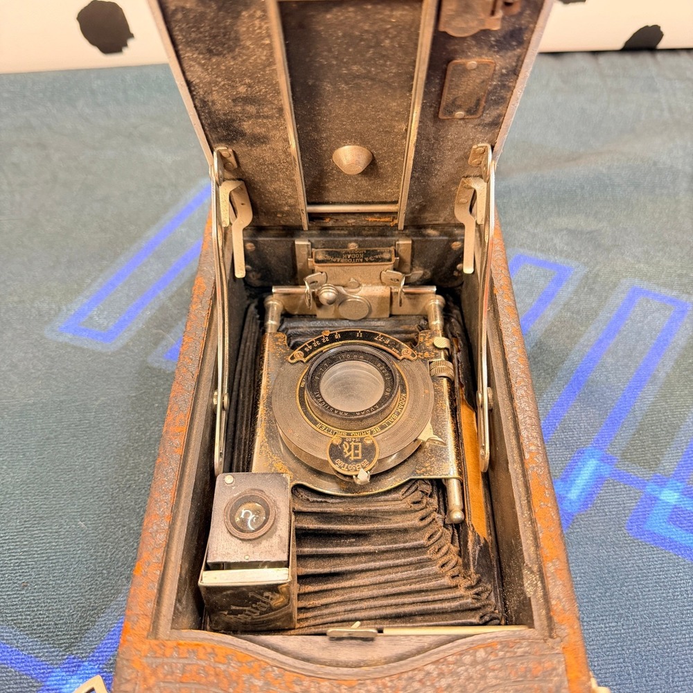 VTG Eastman Kodak 3A Autographic Model C Folding & No 2 Brownie Box Camera Lot